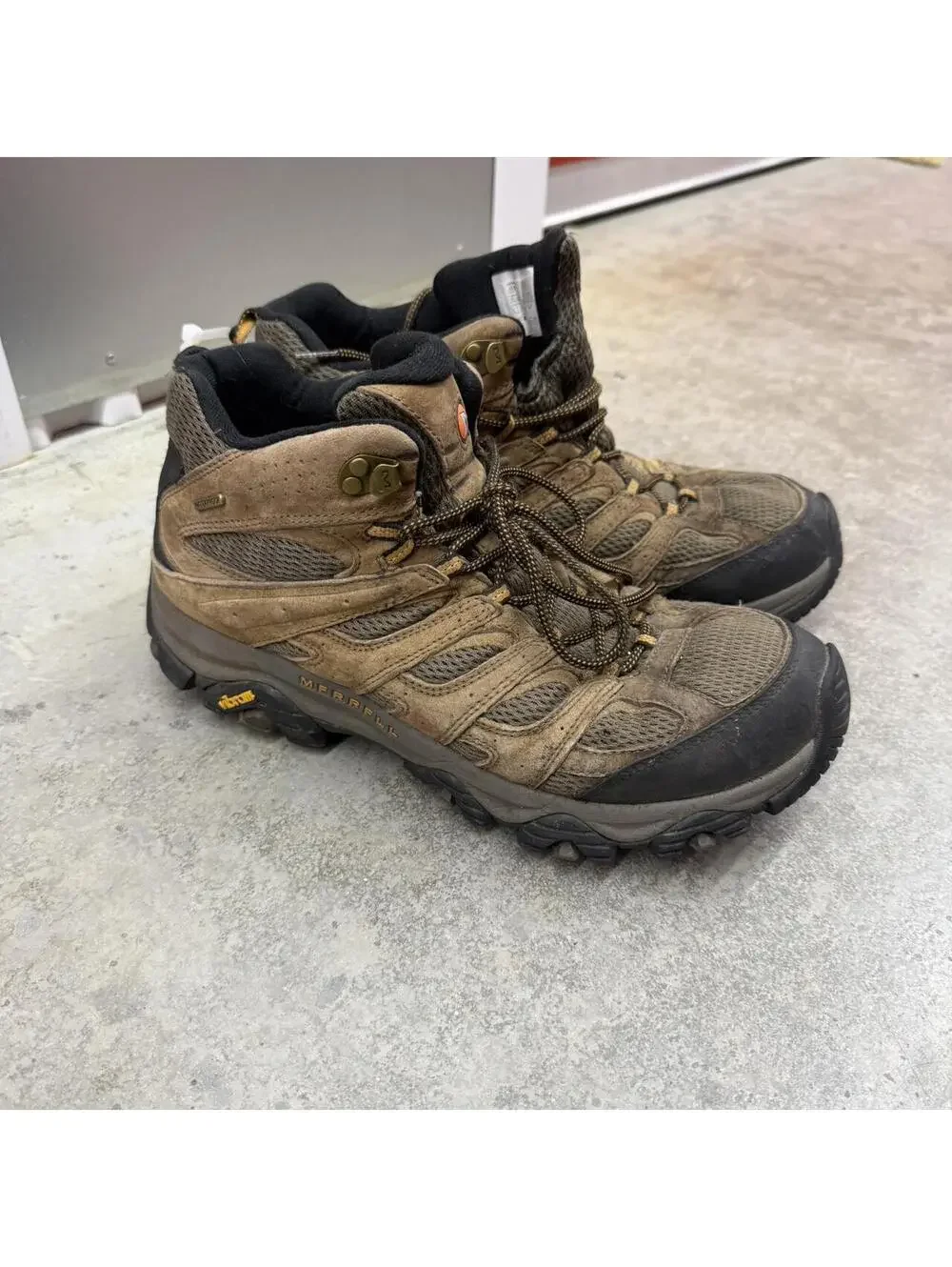 merrell moab 3 mid waterproof brown and black hiking boots size 12 MENS / WIDE